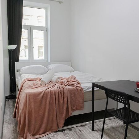 Affordable 5-Br Shared Apartment / Enkplatz U3 Getaway Viena Exterior foto