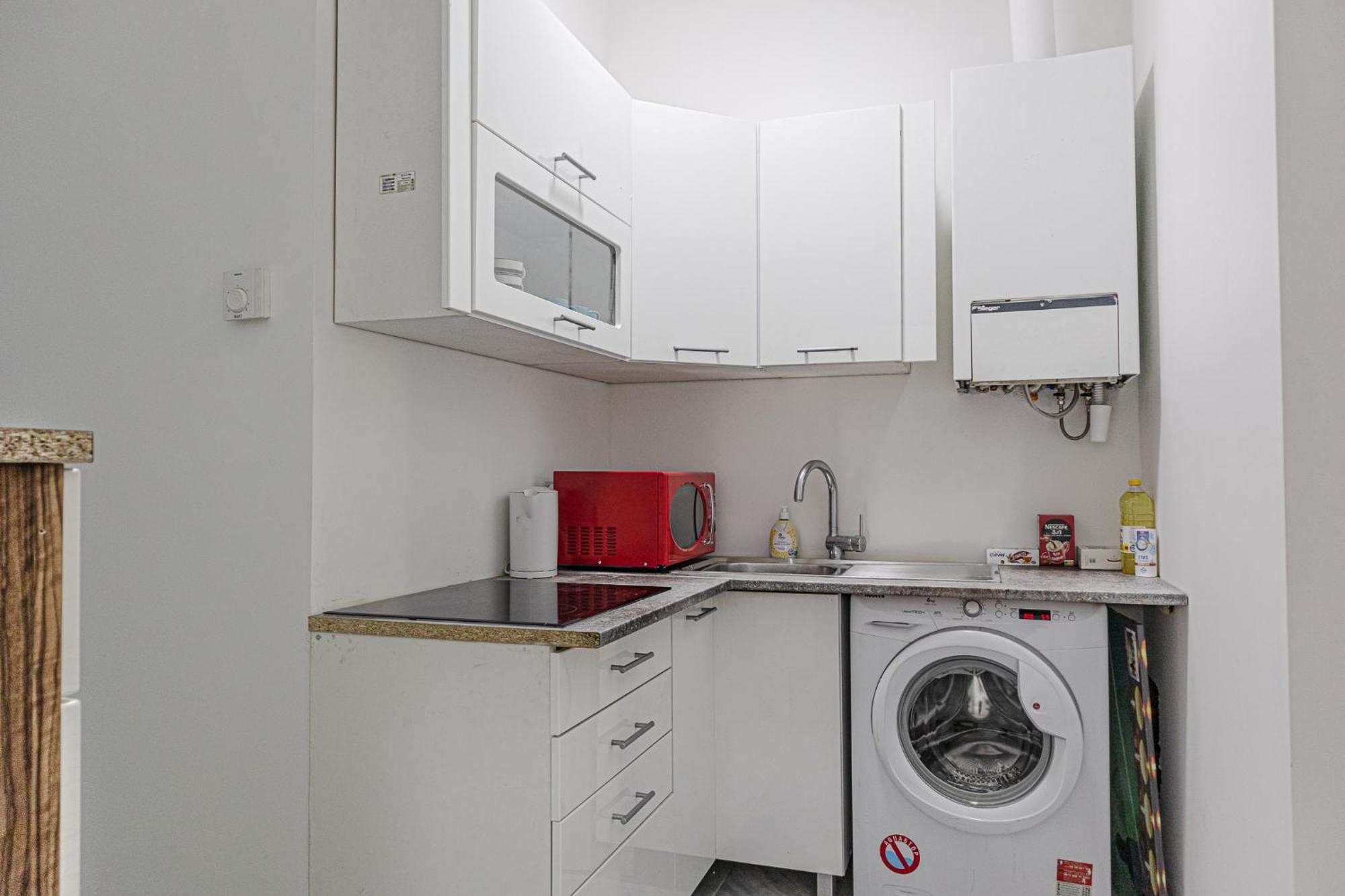 Affordable 5-Br Shared Apartment / Enkplatz U3 Getaway Viena Exterior foto