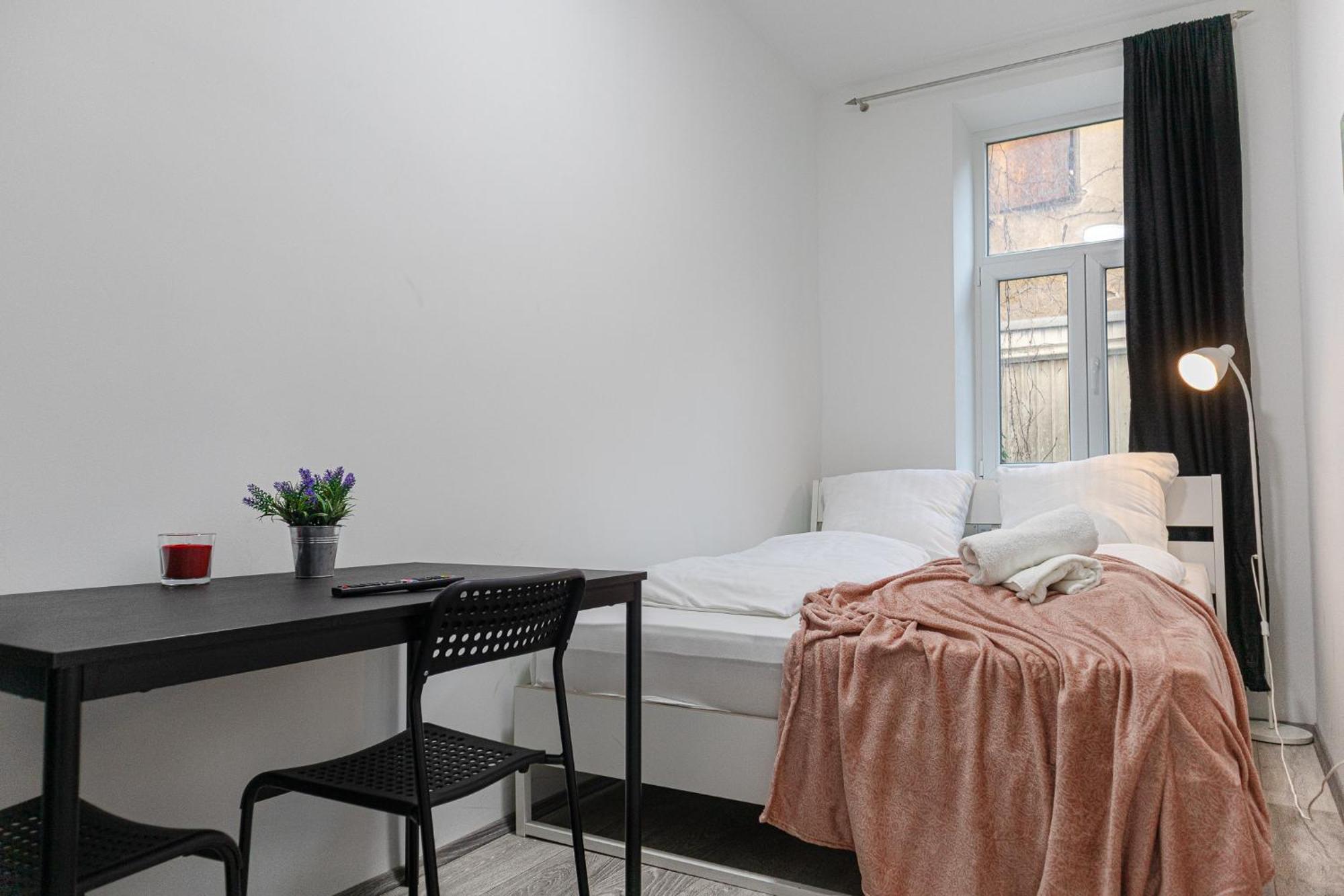 Affordable 5-Br Shared Apartment / Enkplatz U3 Getaway Viena Exterior foto
